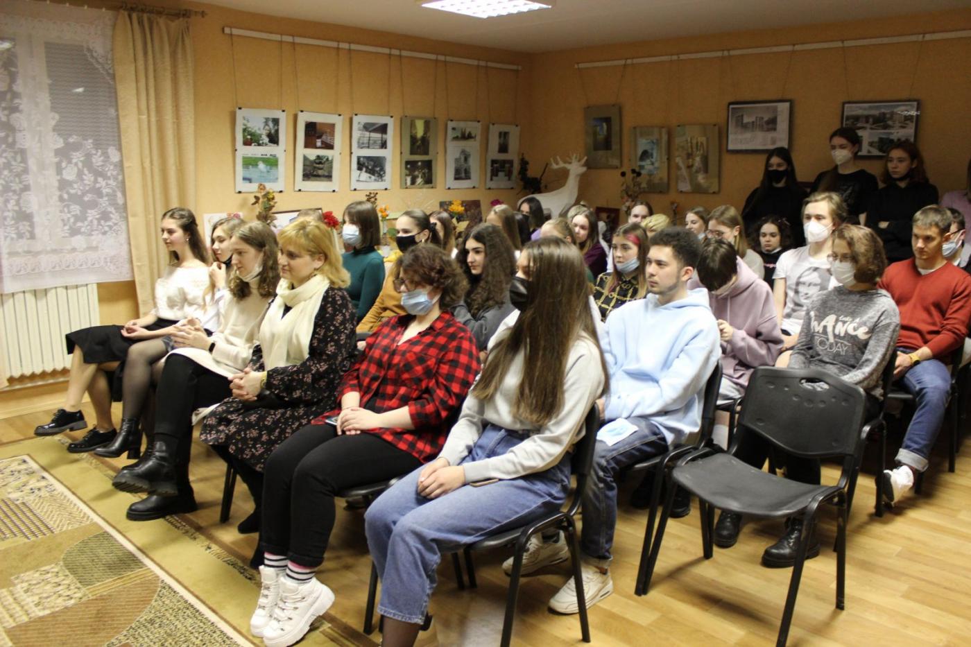 В общежитии № 16 прошел праздничный концерт, посвященный Международному женскому дню
